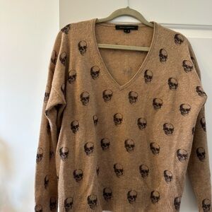 Skull Cashmere V-Neck Sweater in Camel
